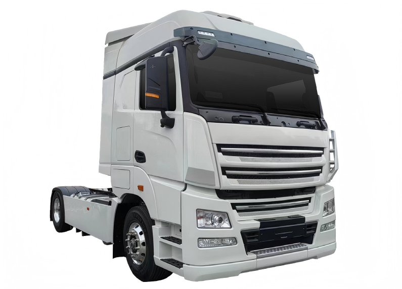 Heavy-Duty Tractor Truck for Long-Distance Freight Transport